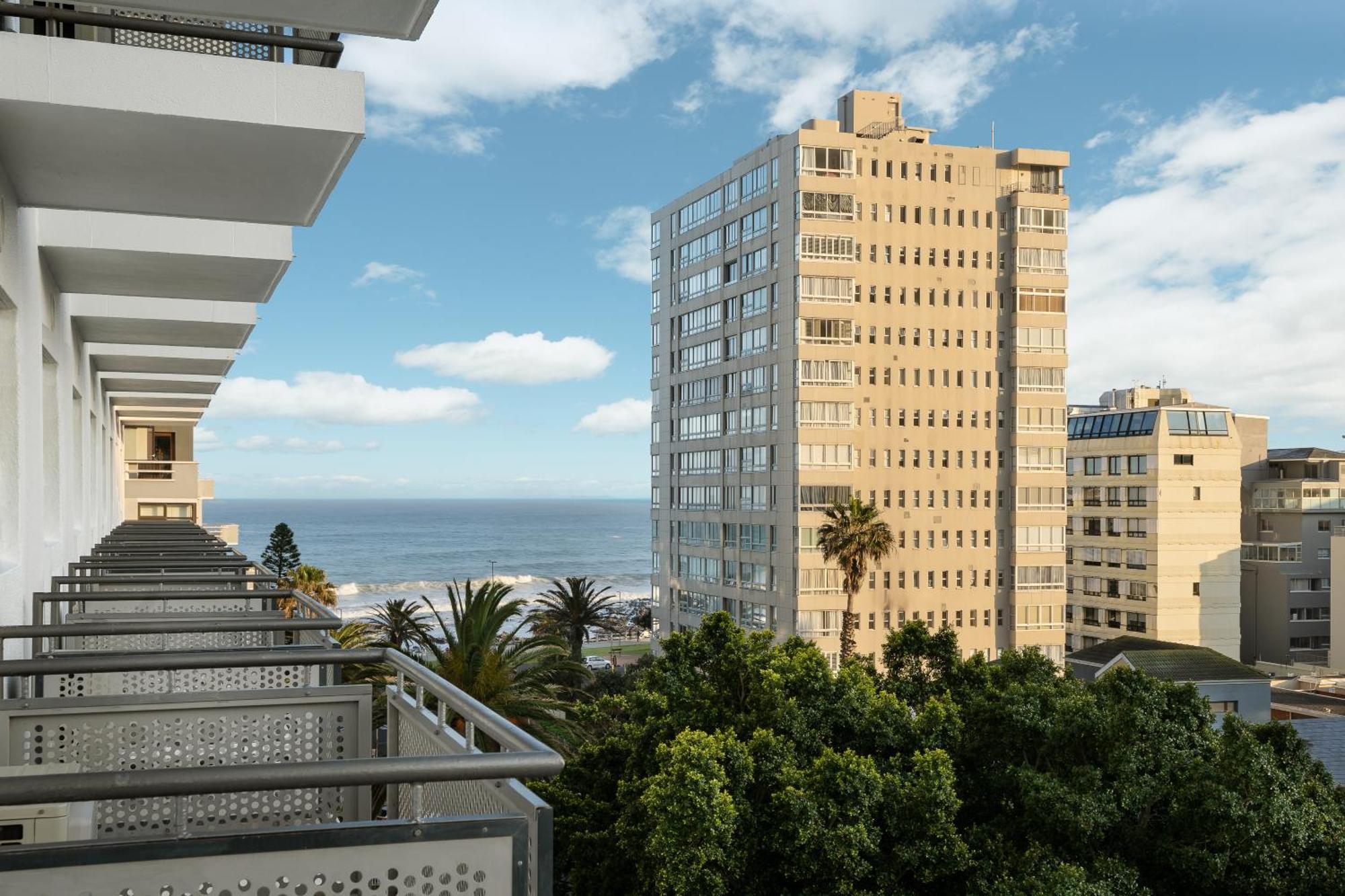 Protea Hotel By Marriott Cape Town Sea Point Extérieur photo